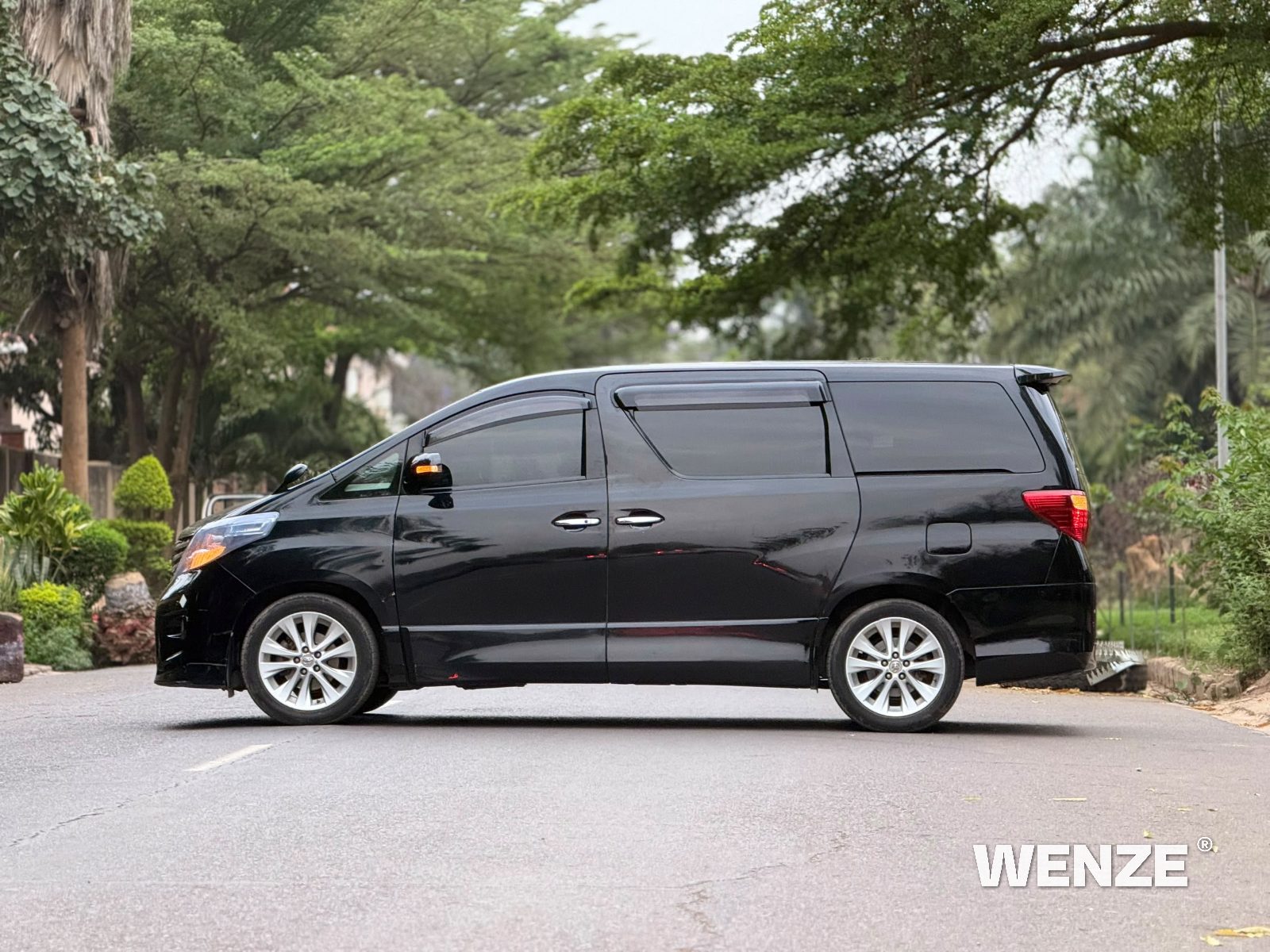 📍*ARRIVAGE*🆘🆘 🚘*TOYOTA ALPHARD NOUVEAU MODÈLE IT* ✅ Zéro défaut ✅ Moteur en bon état ✅ 4 Cylindres ✅ Jantes sport ✨ Très propre - Photo 1
